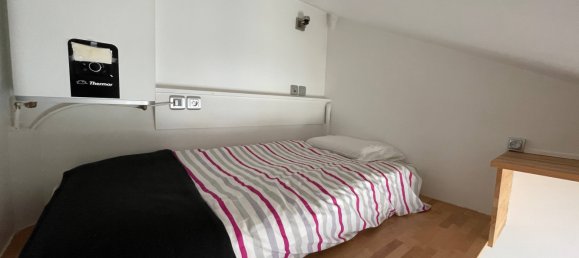 Studio in Paris, France No. 327822 8