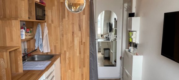 Studio in Paris, France No. 327822 2