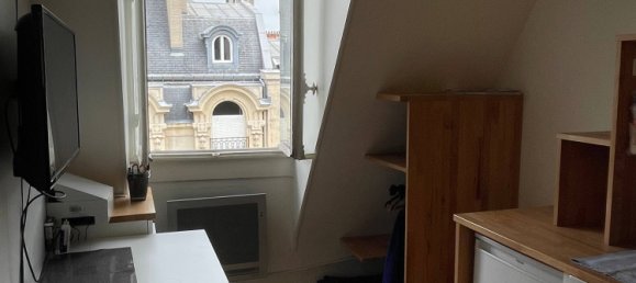 Studio in Paris, France No. 327822 7