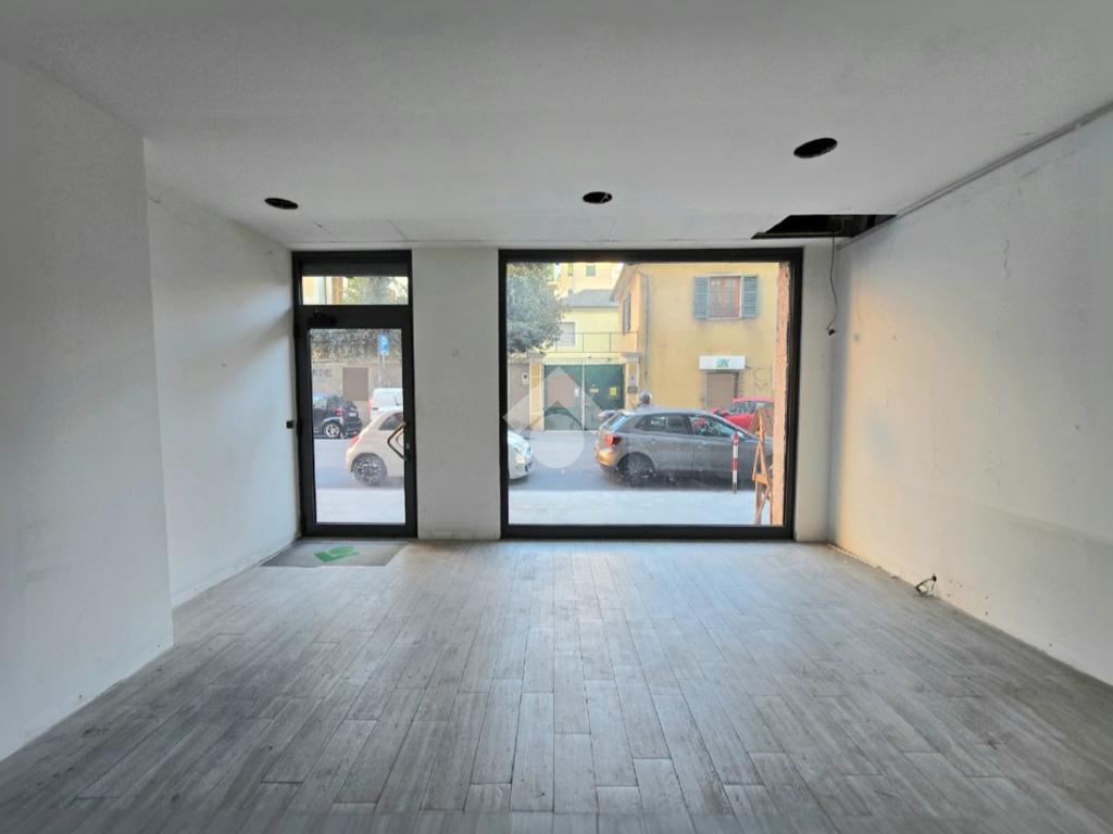 Коммерческая недвижимость с 2 комнатами в Генуя, Италия № 42410