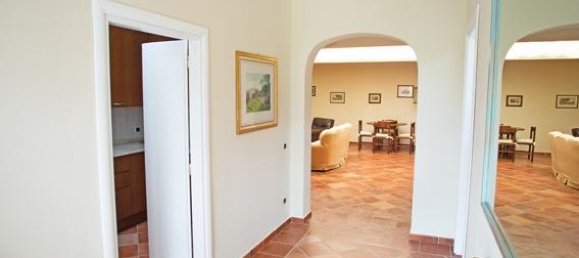 Вилла с 4 комнатами в Пула, Италия № 119116 6