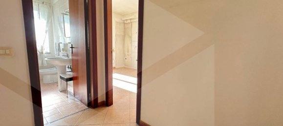 3-salle Appartement à Giugliano in Campania, Italy No. 22013 7
