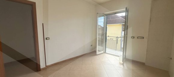 3-salle Appartement à Giugliano in Campania, Italy No. 22013 10