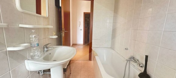 3-salle Appartement à Giugliano in Campania, Italy No. 22013 12