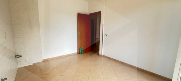 3-salle Appartement à Giugliano in Campania, Italy No. 22013 9