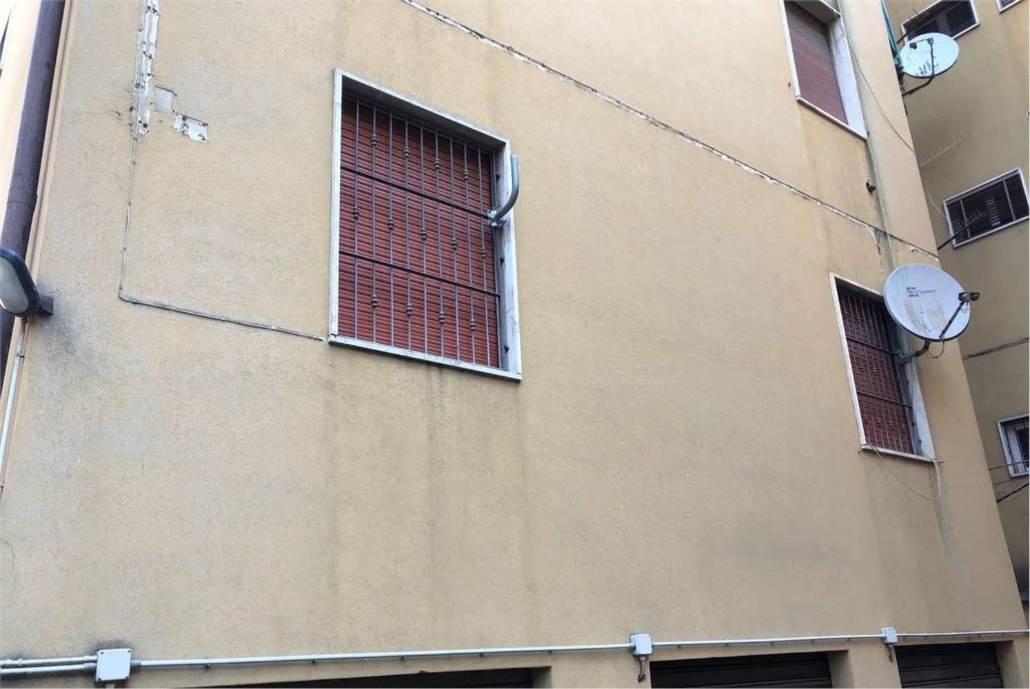 5 غرف نوم شقة في Brescia, Italy رقم 396657