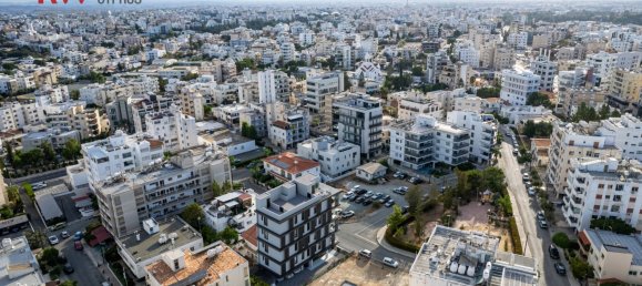 Квартира с 2 спальнями в Строволос, Кипр № 25953 3