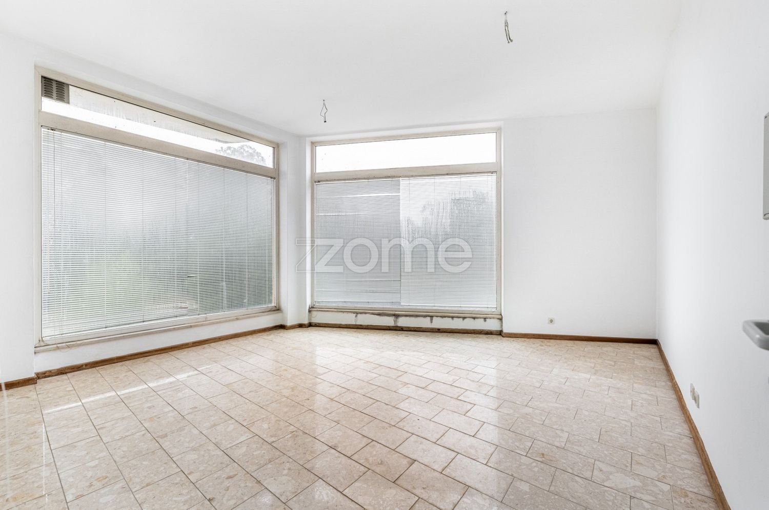 39m² Commercial property in Sobreira, Portugal No. 50557