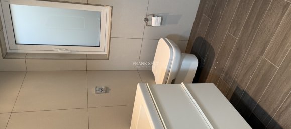  Office in Gzira, Malta No. 13241 13