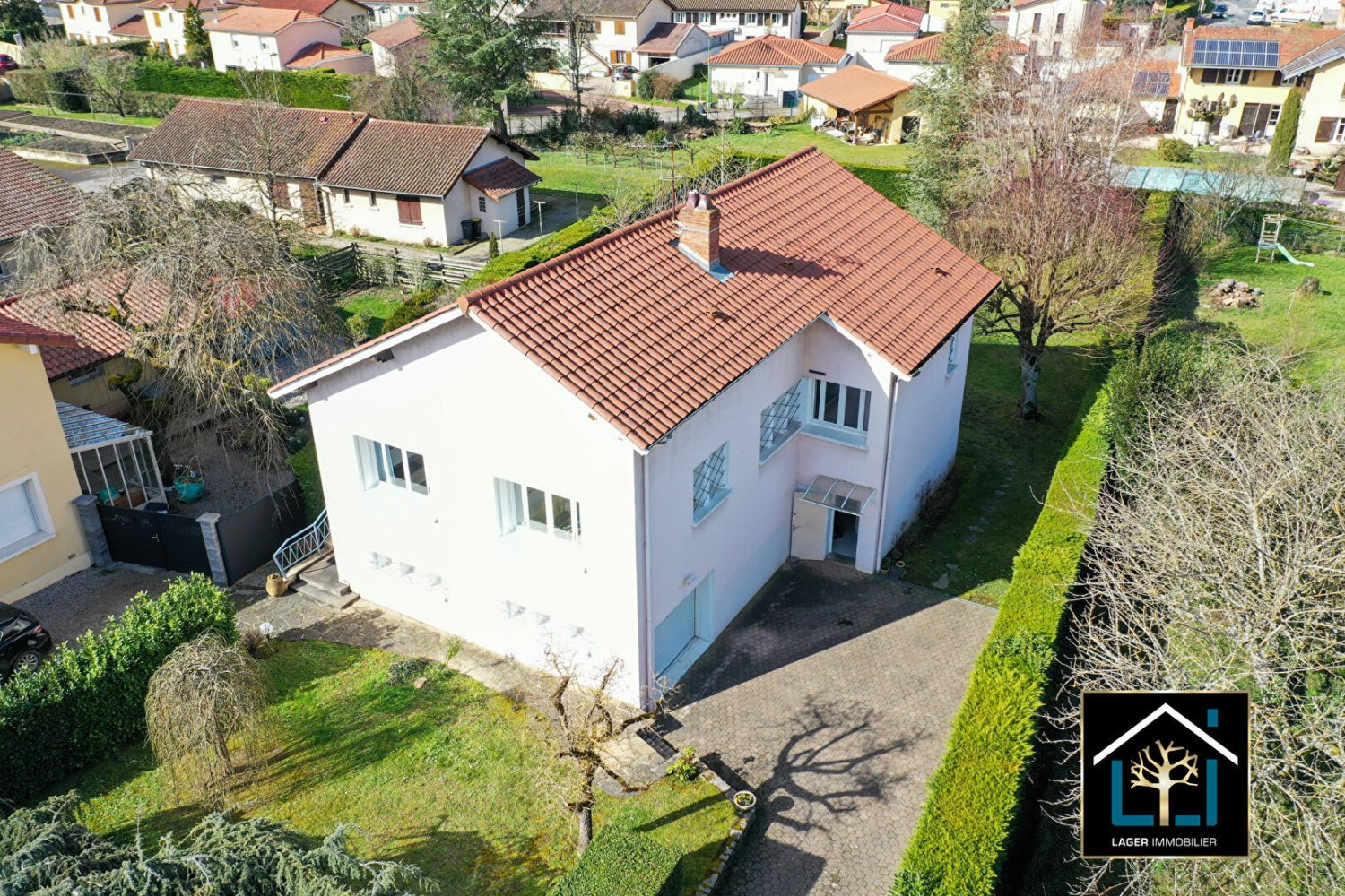 Вилла с 3 спальнями в Виллар-ле-Домб, Франция № 206372