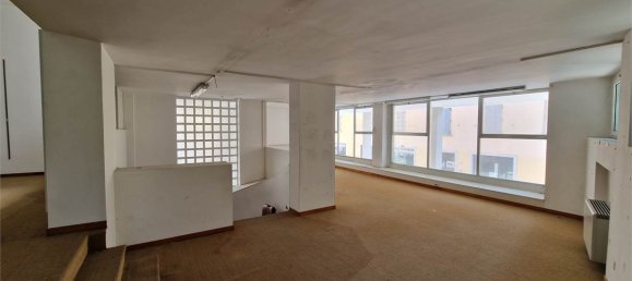 4غرفة مرآب في Como, Italy رقم 76980 12