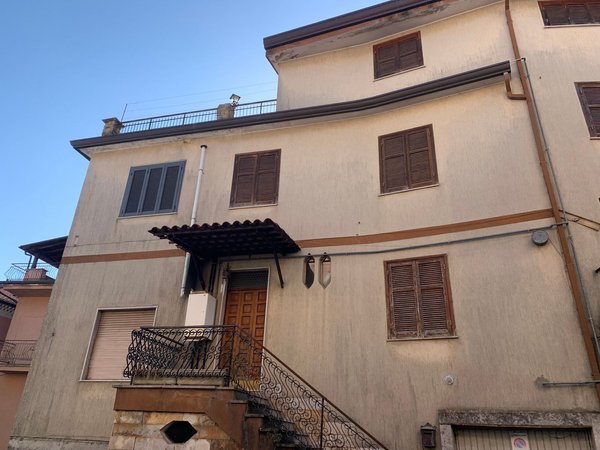 12 rooms House in Supino, Italy No. 88150