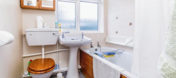 2 bedrooms Commercial property in South Croydon, United Kingdom No. 8117 6