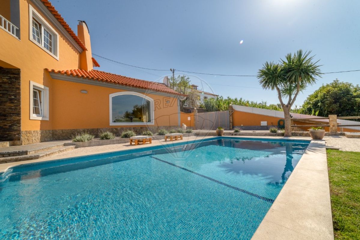 3 bedrooms House in Colares, Portugal No. 49619