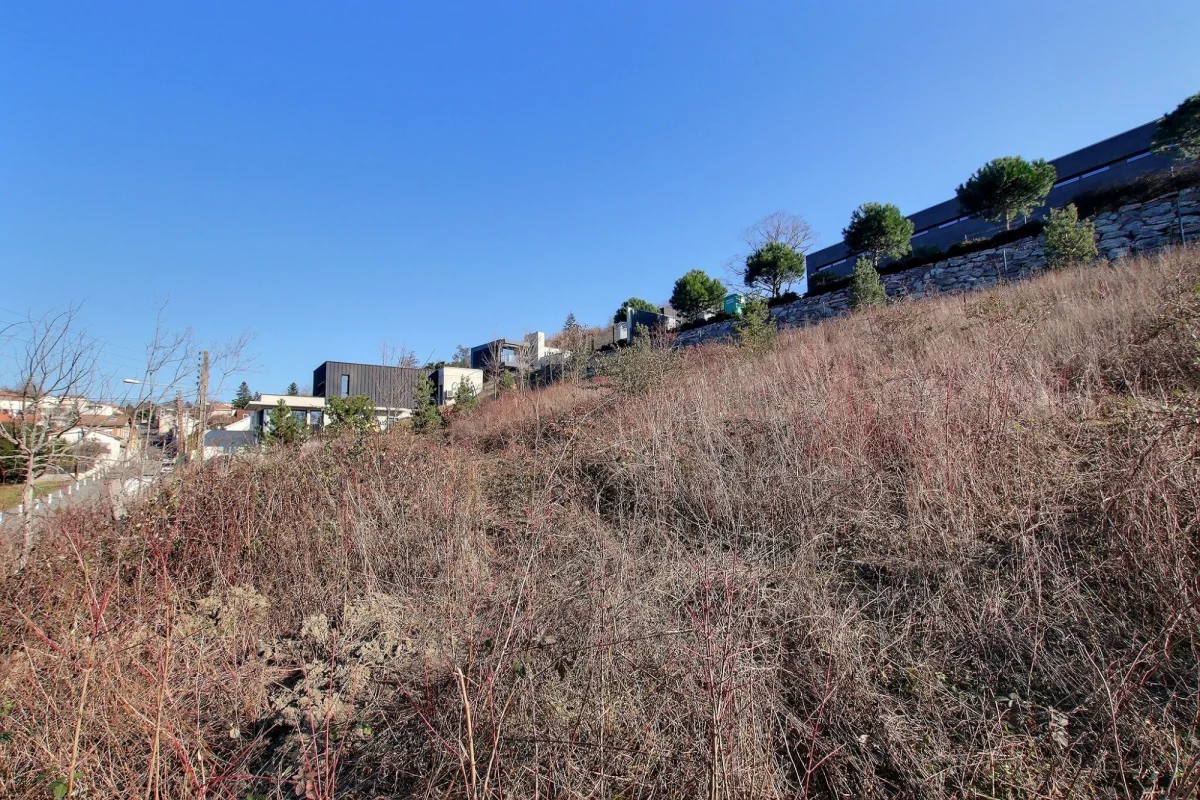 755m² Land in Clermont-Ferrand, France No. 91857