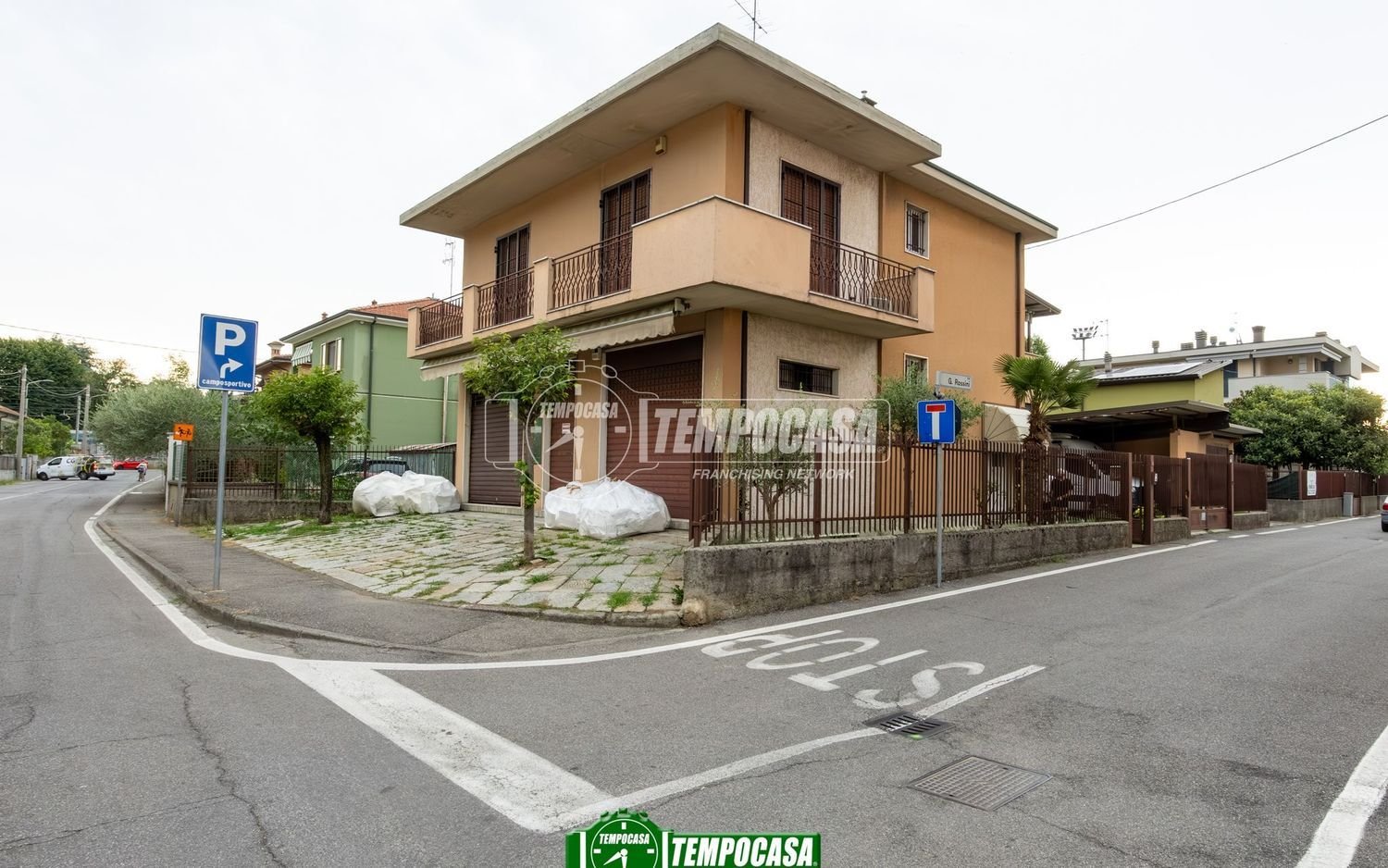 Villa de 4 habitaciónes en Pozzuolo Martesana, Italy No. 290591