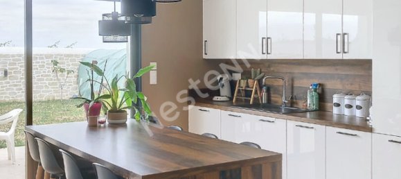 Дом с 3 спальнями в Сен-Дени-сюр-Луара, Франция № 261605 9