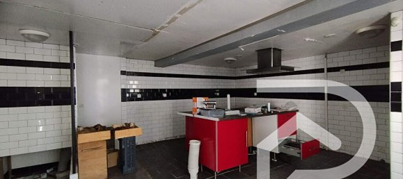 4 bedrooms Villa in Crepy-en-Valois, France No. 79914 10