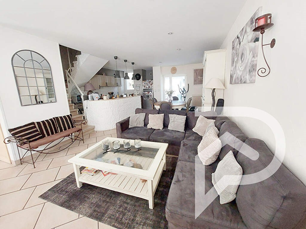 4 bedrooms Villa in Crepy-en-Valois, France No. 79914