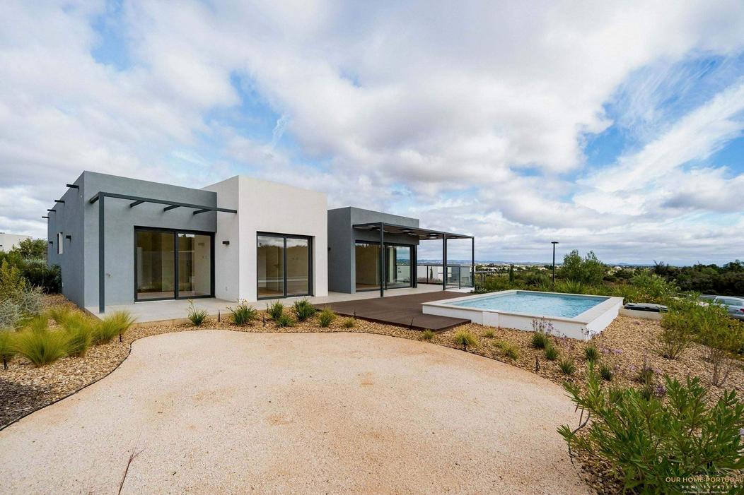 3 bedrooms Villa in Lagoa, Portugal No. 215138