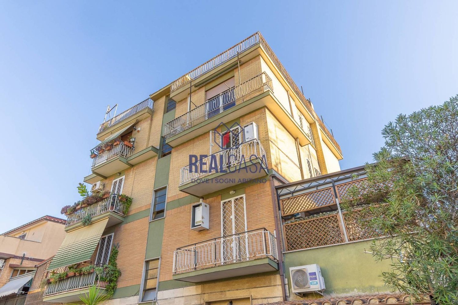 2 bedrooms Apartment in Rome, Italy No. 394852