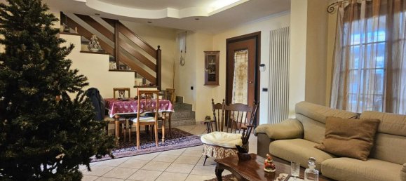 4 bedrooms Villa in Guidonia Montecelio, Italy No. 294044 12