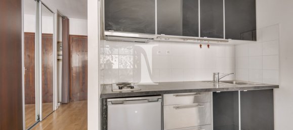 Studio in Paris, France No. 123306 5