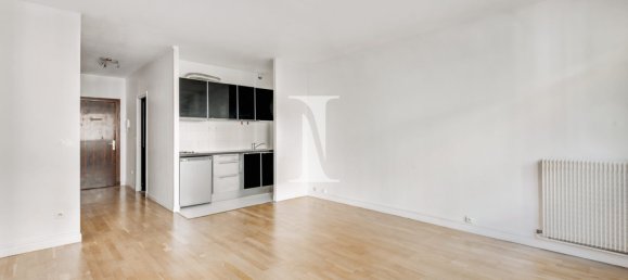 Studio in Paris, France No. 123306 4