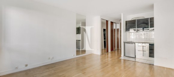 Studio in Paris, France No. 123306 3