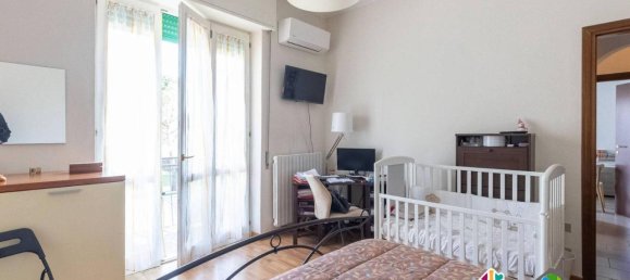 Квартира с 2 комнатами в Лиссоне, Италия № 30233 10