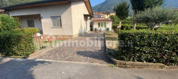 2 bedrooms Villa in Camaiore, Italy No. 323936 2