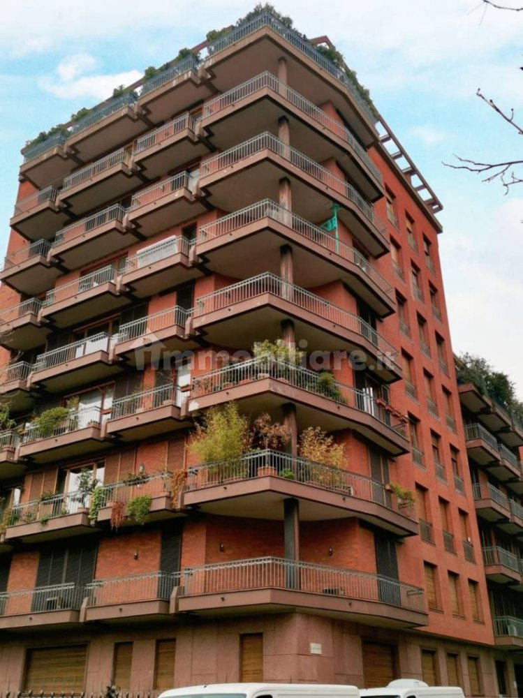 5 rooms Office in Turin, Italy No. 320207