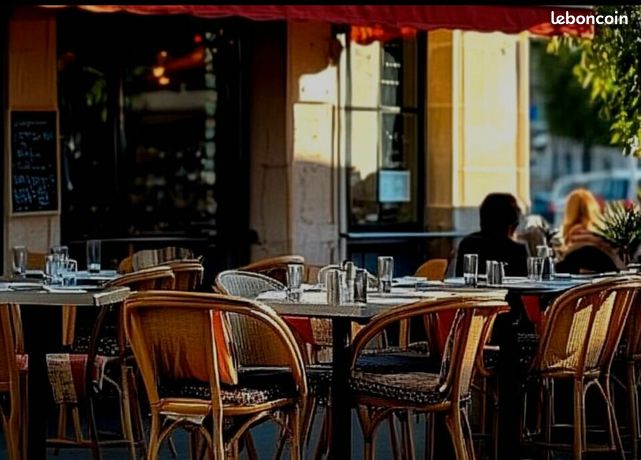 150m² Commercial property in Elbeuf, France No. 353638