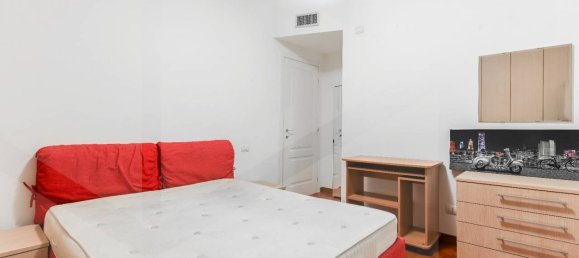 3-salle Appartement à Milan, Italy No. 241370 4