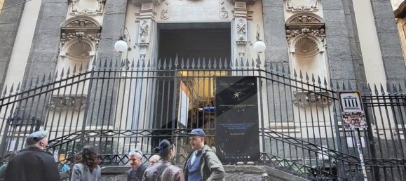 3 rooms Apartment in Naples, Italy No. 26501 2