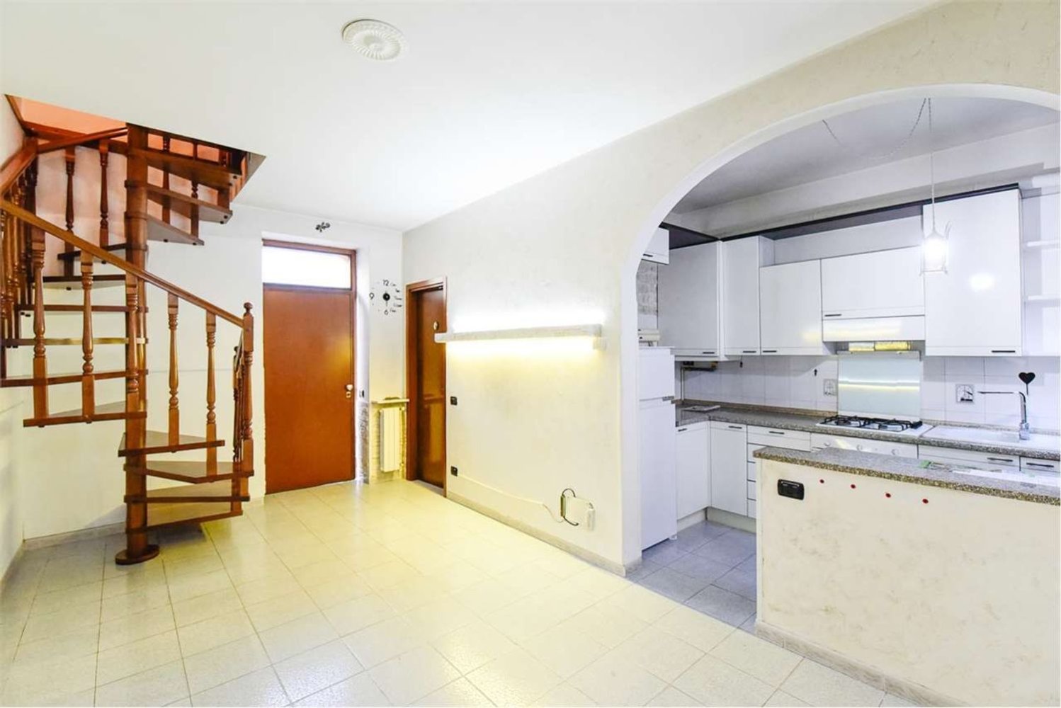 3-salle Duplex à Desio, Italy No. 228300