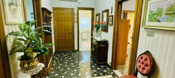3 rooms Villa in Venice, Italy No. 40384 7