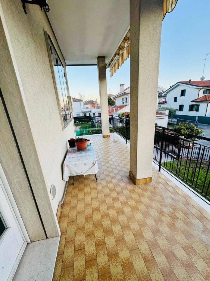 3 rooms Villa in Venice, Italy No. 40384