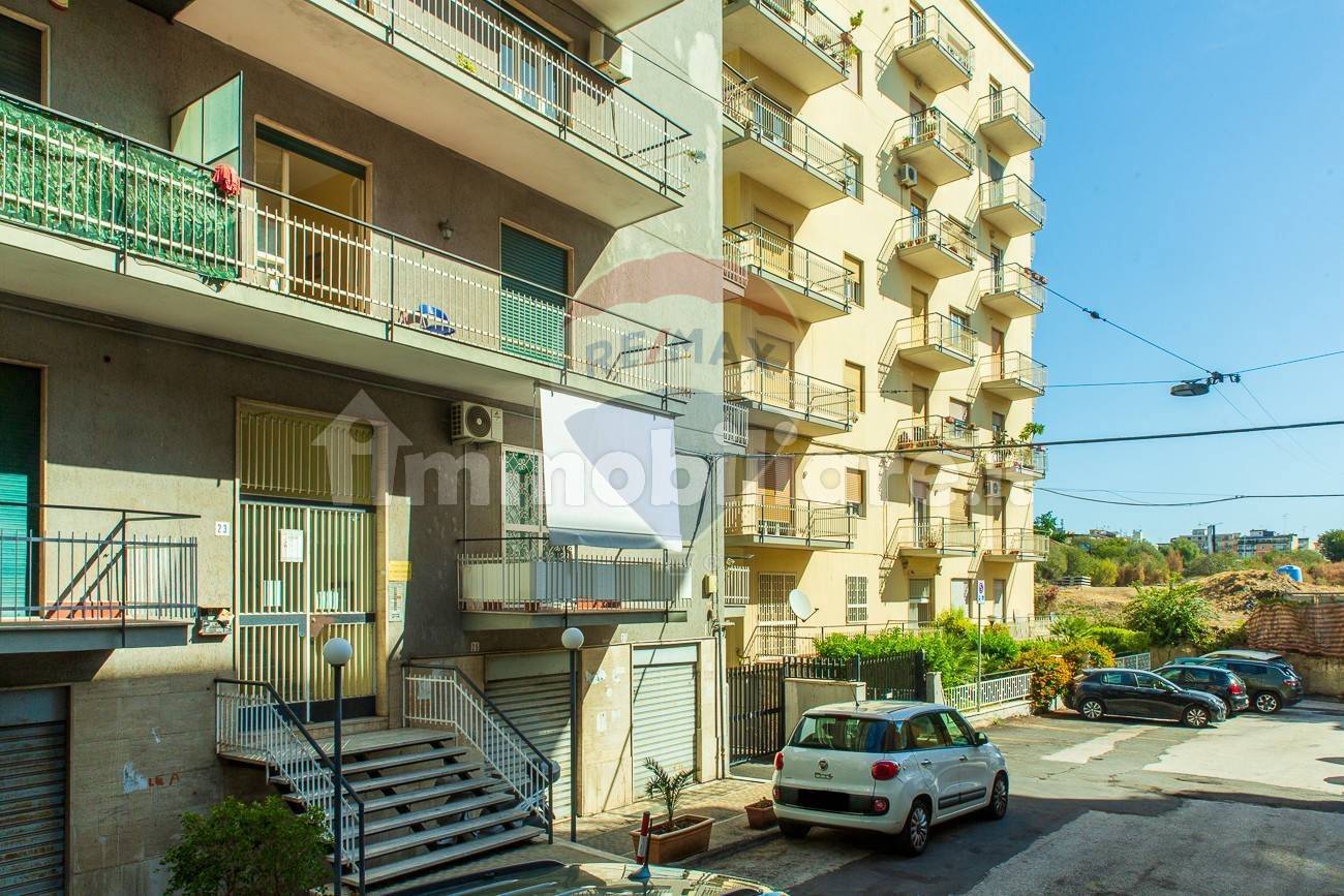 Apartamento de 3 dormitorios en Catania, Italy No. 133051