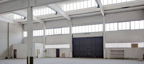 2 rooms Warehouse in Calenzano, Italy No. 9834 3