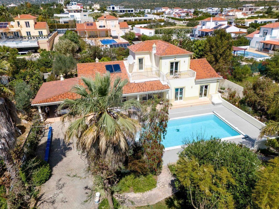 4 bedrooms Villa in Quelfes, Portugal No. 253506