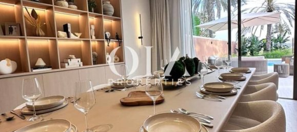 5 bedrooms Villa in Abu Dhabi, UAE No. 18518 9