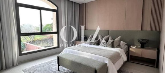 5 bedrooms Villa in Abu Dhabi, UAE No. 18518 11