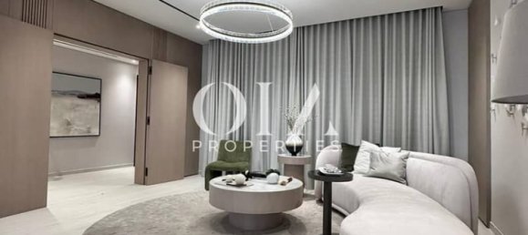 5 bedrooms Villa in Abu Dhabi, UAE No. 18518 8