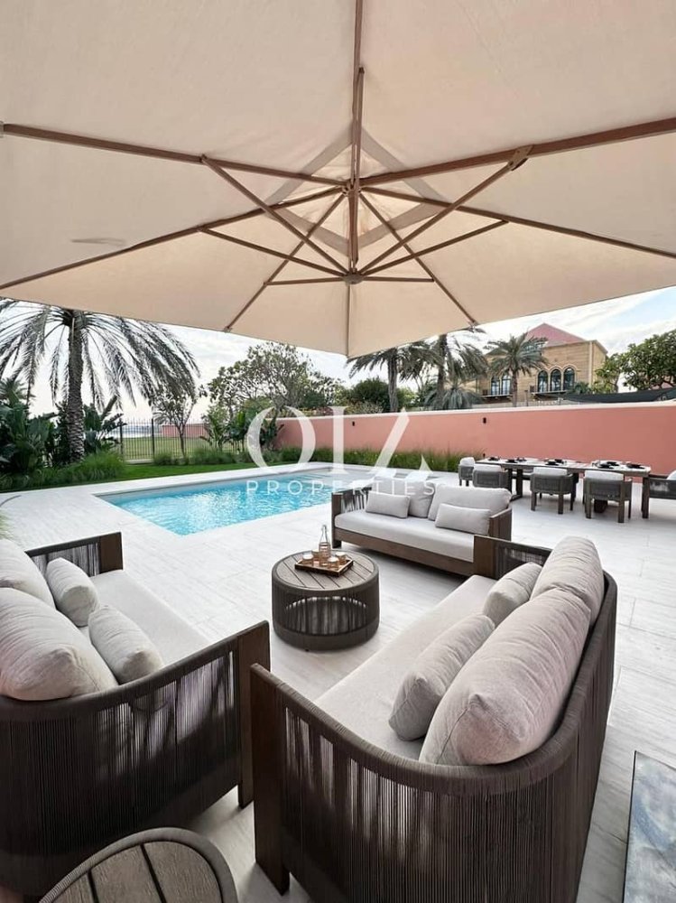 5 bedrooms Villa in Abu Dhabi, UAE No. 18518