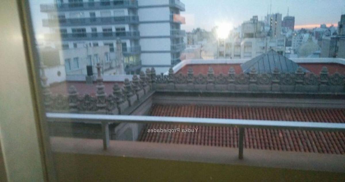 Apartamento de 2 dormitorios en Montevideo, Uruguay No. 8123