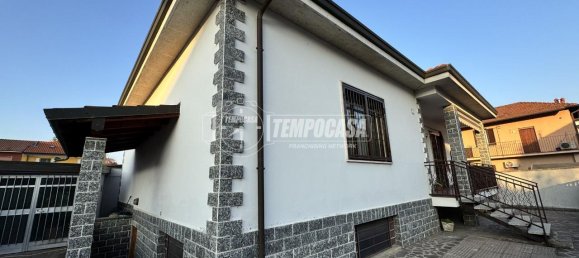 Villa de 4 habitaciónes en Casorezzo, Italy No. 102848 22