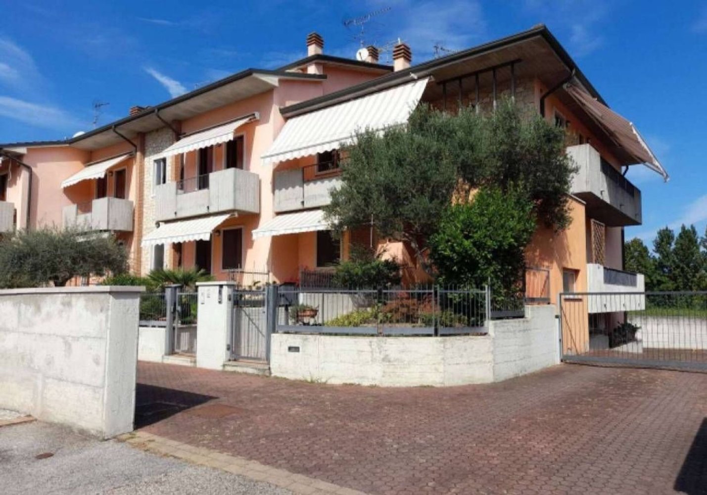 3 rooms Apartment in Monteforte d'Alpone, Italy No. 195027