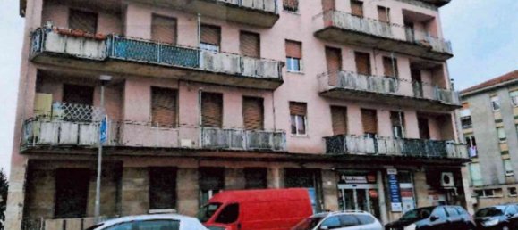 4 rooms Apartment in Varese, Italy No. 11290 15