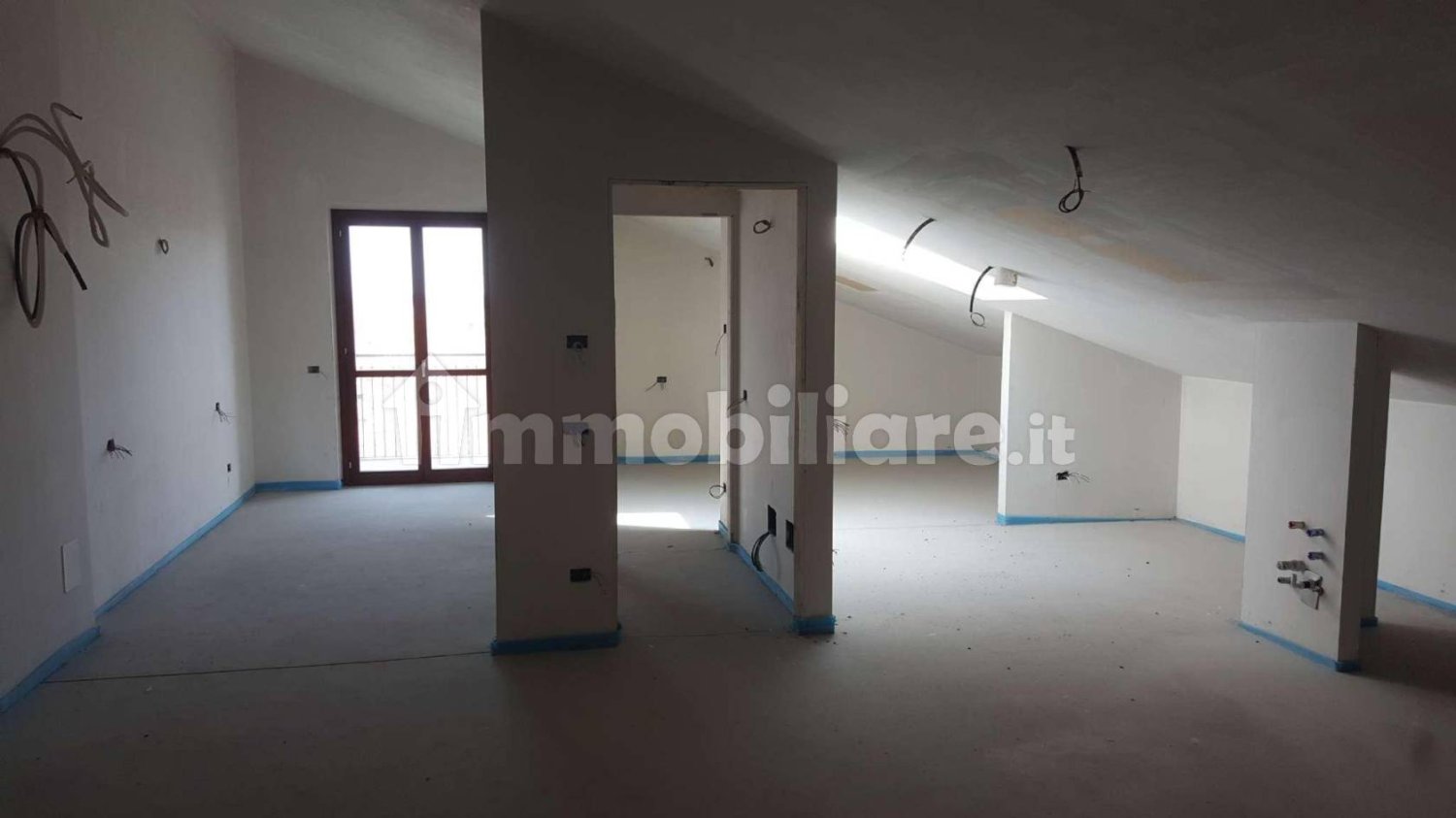 Квартира с 2 спальнями в Орнаго, Италия № 81913